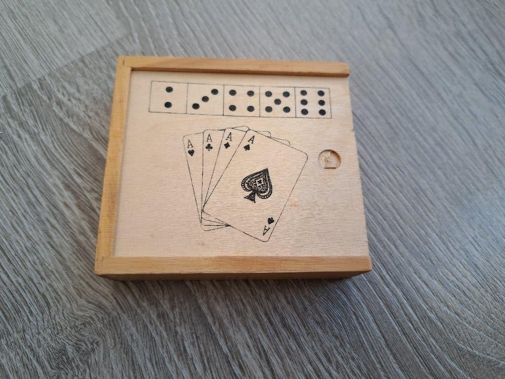houten doosje met kaarten en dobbelsteen nieuw, Ophalen of Verzenden, Nieuw