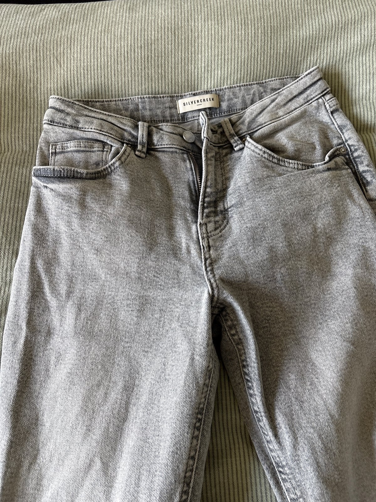 Silvercreek Cinna Mom Fit Jeans - W26/L32, Ophalen, Zo goed als nieuw, Grijs, W27 (confectie 34) of kleiner