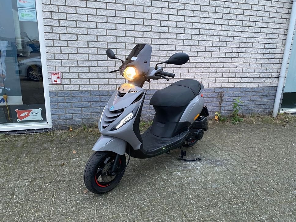 PRACHTIGE PIAGGIO ZIP SP 45KM NARDO GREY BJ2021 9000KM, PIAGGIO, Onbekend, Onbekend, Piaggio