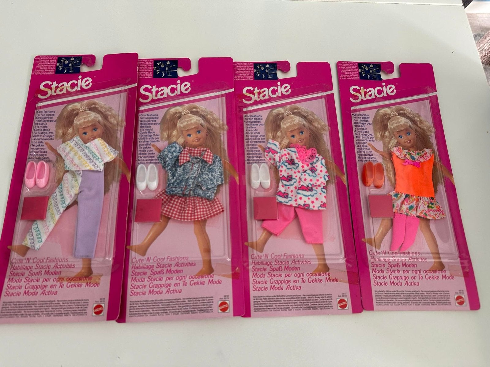 NIEUW - Barbie Stacie kleding, Ophalen of Verzenden, Nieuw, Kleertjes