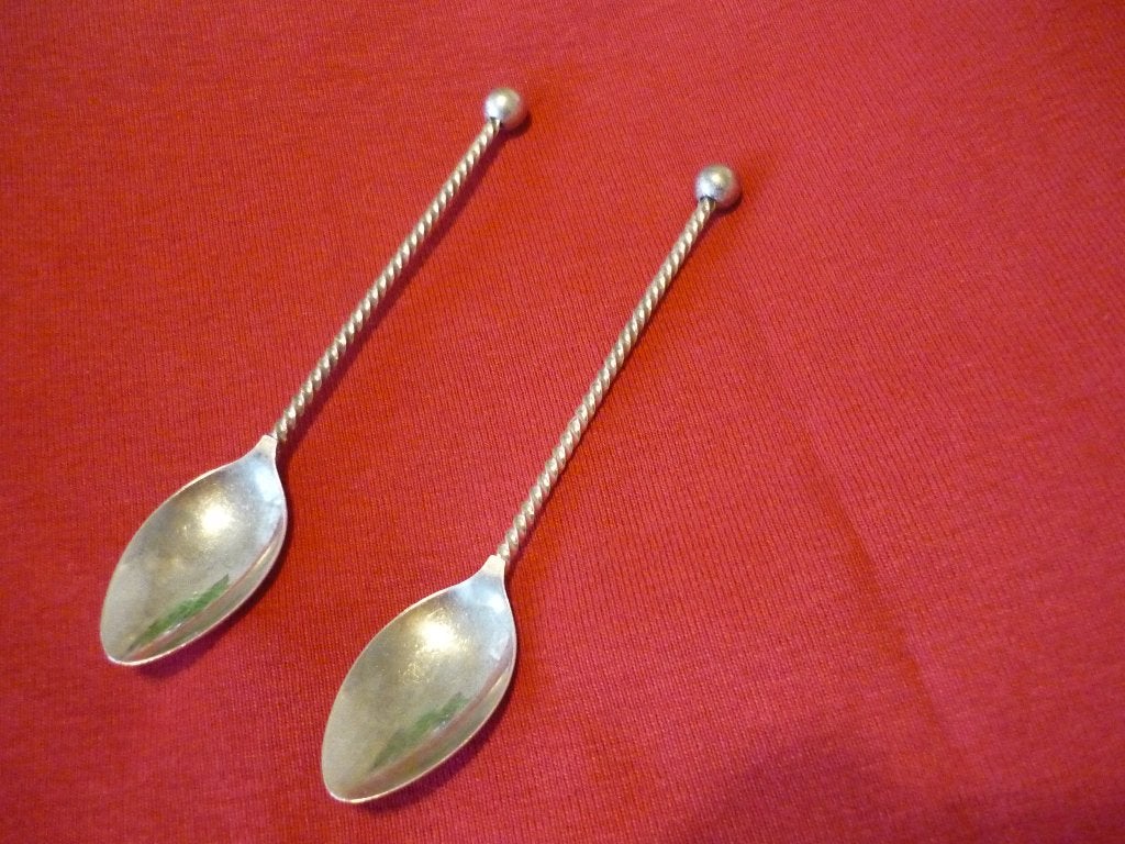 2 Theelepeltjes met gedraaide steel, Verzenden