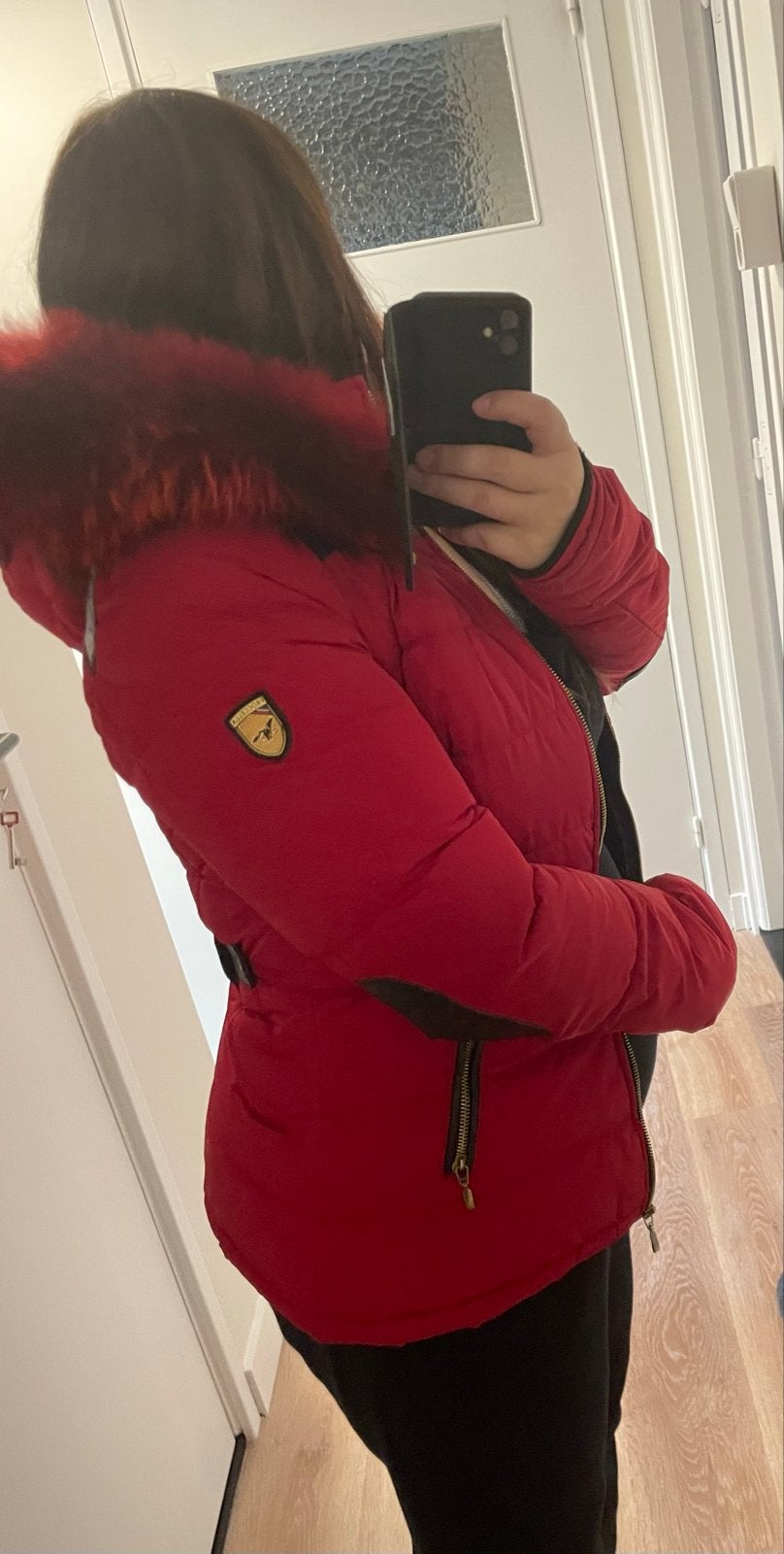 Rode winterjas met bontkraag - Maat 44 froccella, Kleding | Dames, Jassen | Winter, Ophalen of Verzenden, Gedragen, Maat 46/48 (XL) of groter