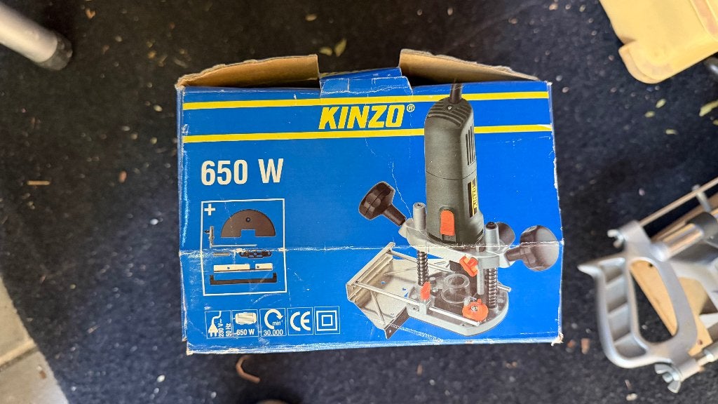 Kinzo 650 watt bovenfrees met bijtelset, Ophalen, KINZO, Zo goed als nieuw, Bovenfrees