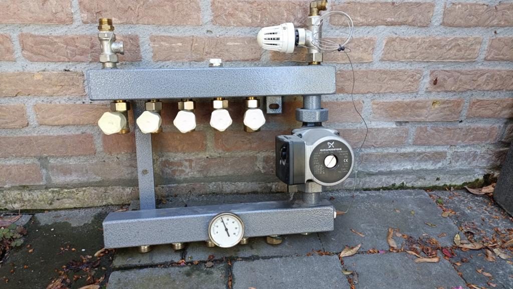 Grundfos UPS 25-50 130 vloerverwarming verdeler, Doe-het-zelf en Verbouw, Verwarming en Radiatoren, Ophalen of Verzenden, Minder dan 60 cm
