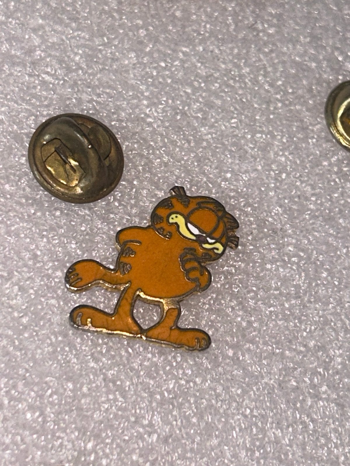Vintage Garfield Pin - Grappig Figuurtje Speldje, Ophalen of Verzenden, Gebruikt, Figuurtje, Speldje of Pin