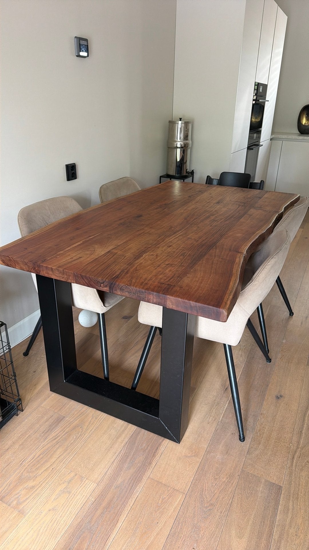 Massief houten boomstamtafel 180x100 met zwarte U-poten, Ophalen, Gebruikt, 50 tot 100 cm, 150 tot 200 cm
