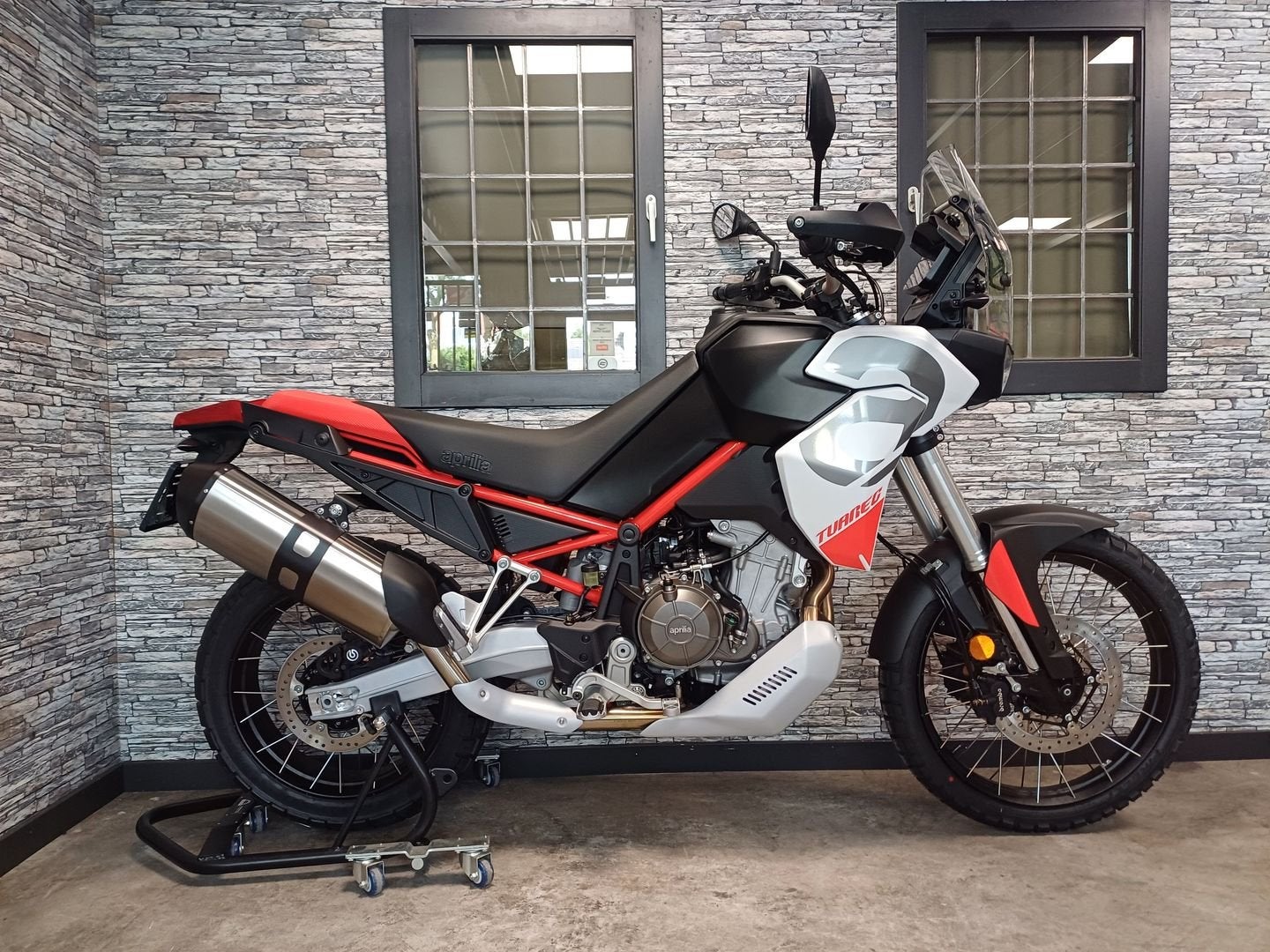 APRILIA TUAREG 660 bj 2026 white leverbaar uit voorraad, Motoren, Motoren | Aprilia, 2 cilinders, Motorrijbewijs A, Bedrijf, Onbekend