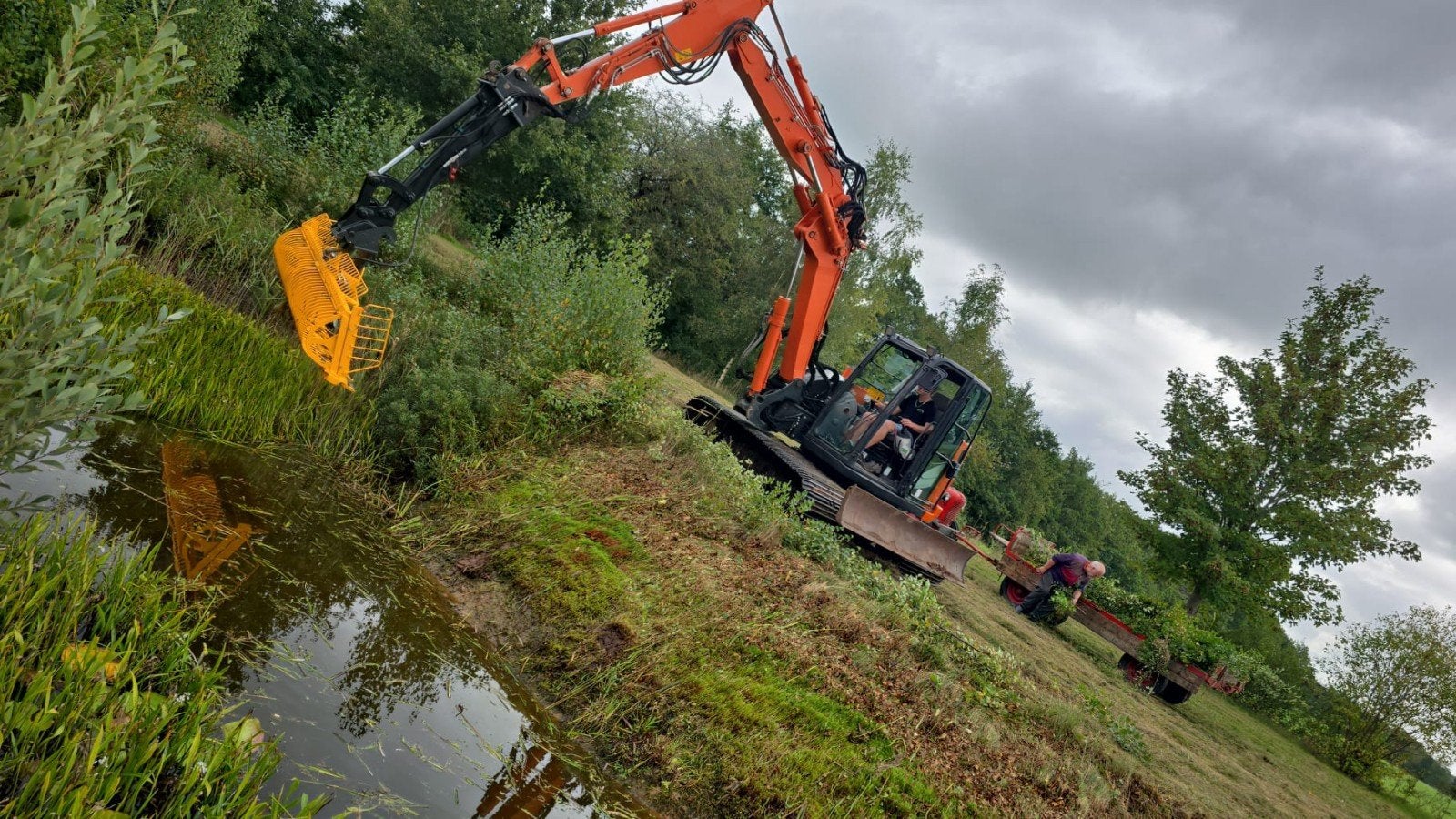 Kraan met maaikorf te huur, Ophalen