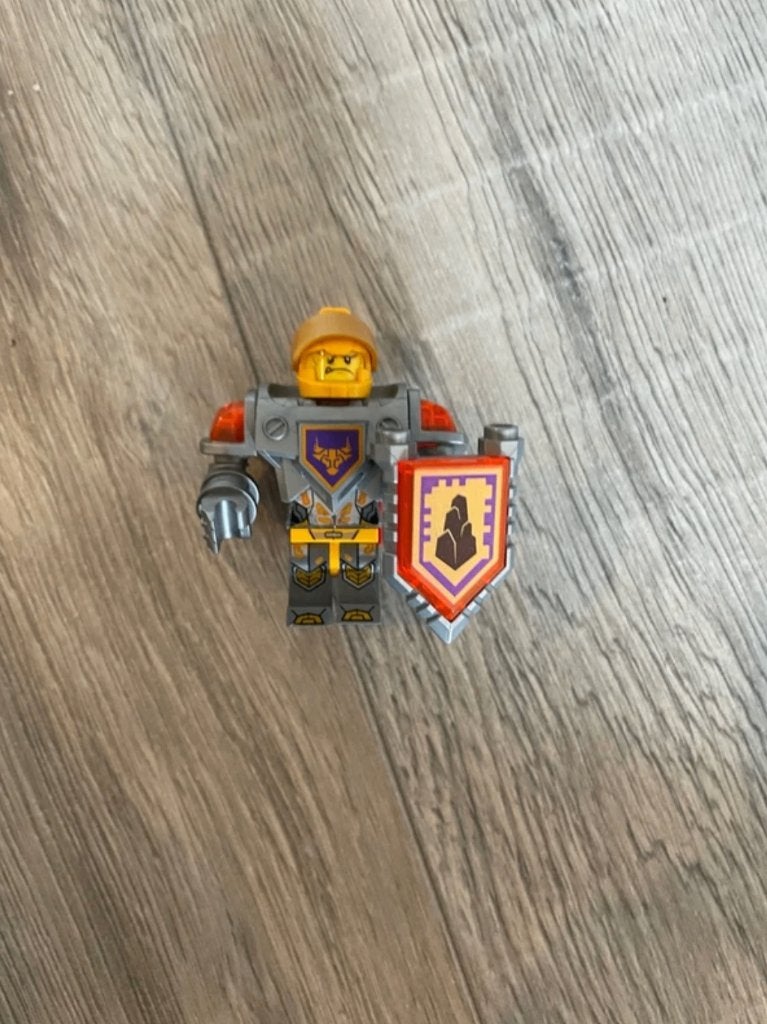 LEGO-minifiguur - Axl uit de serie LEGO Nexo Knights, Ophalen of Verzenden, Zo goed als nieuw