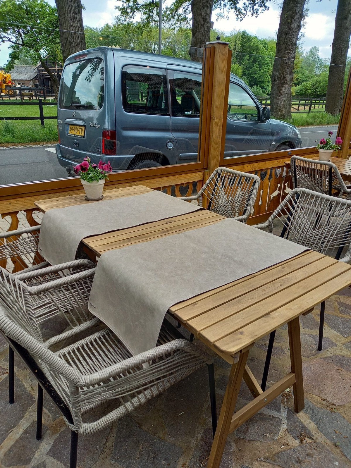 24 stuks Pavelinni leren horeca terras lopers, Ophalen, Nieuw, 2 zitplaatsen