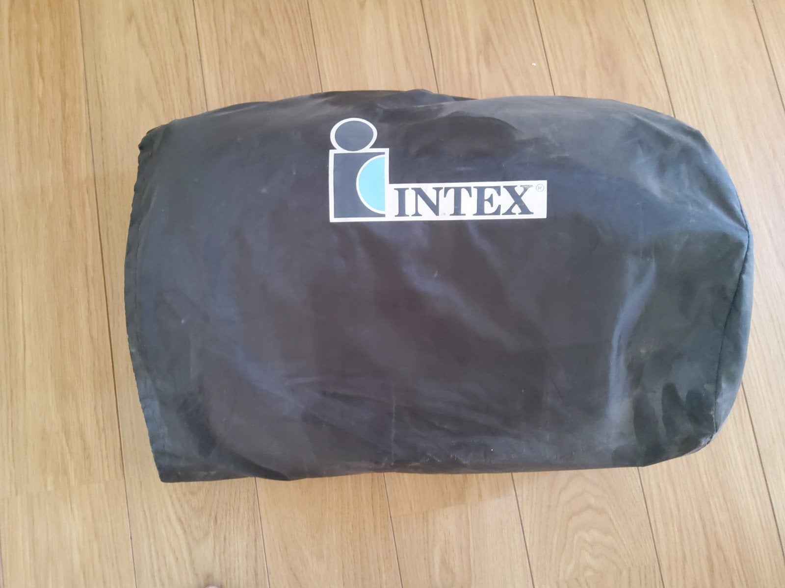 Groot Intex luchtbed met ingebouwde pomp, Ophalen