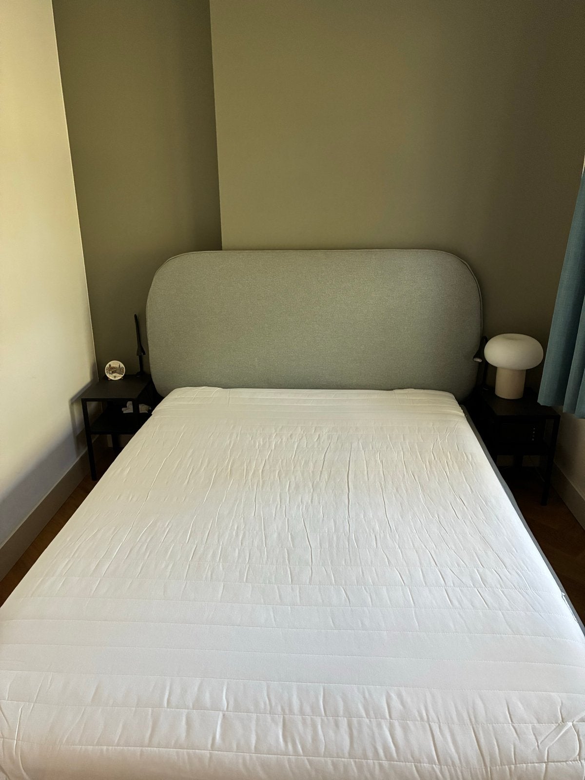 IKEA VADHEIM bedframe met matras en matrasbeschermer 140x200, Ophalen, Tweepersoons, 140 cm, Zo goed als nieuw