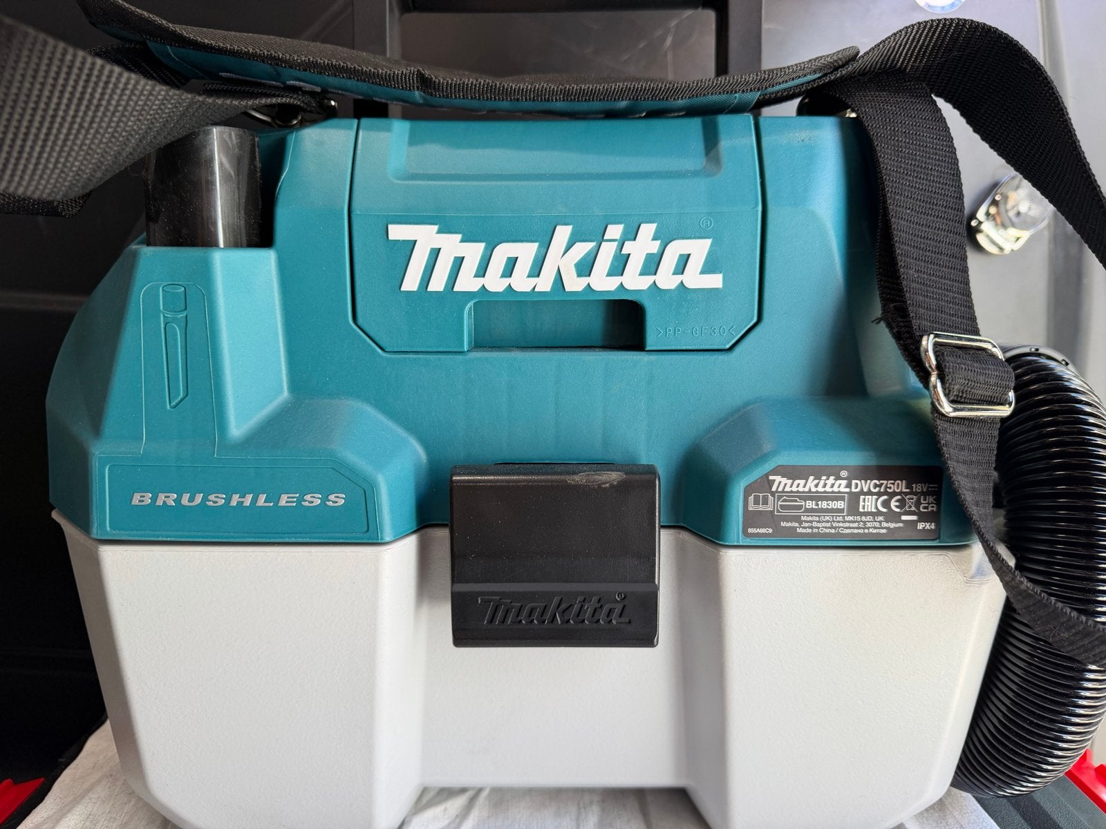 Makita DVC750L Draadloze Stofzuiger met HEPA filter, Draadloos, Ophalen of Verzenden, Zo goed als nieuw, Industriële stofzuiger