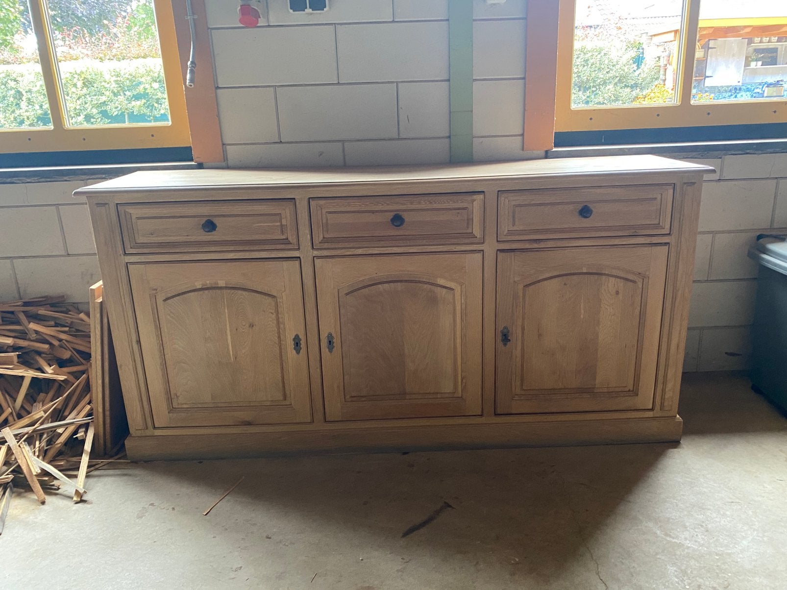 Massief Eiken houten dressoir, Ophalen, Gebruikt, Met deur(en), 150 tot 200 cm