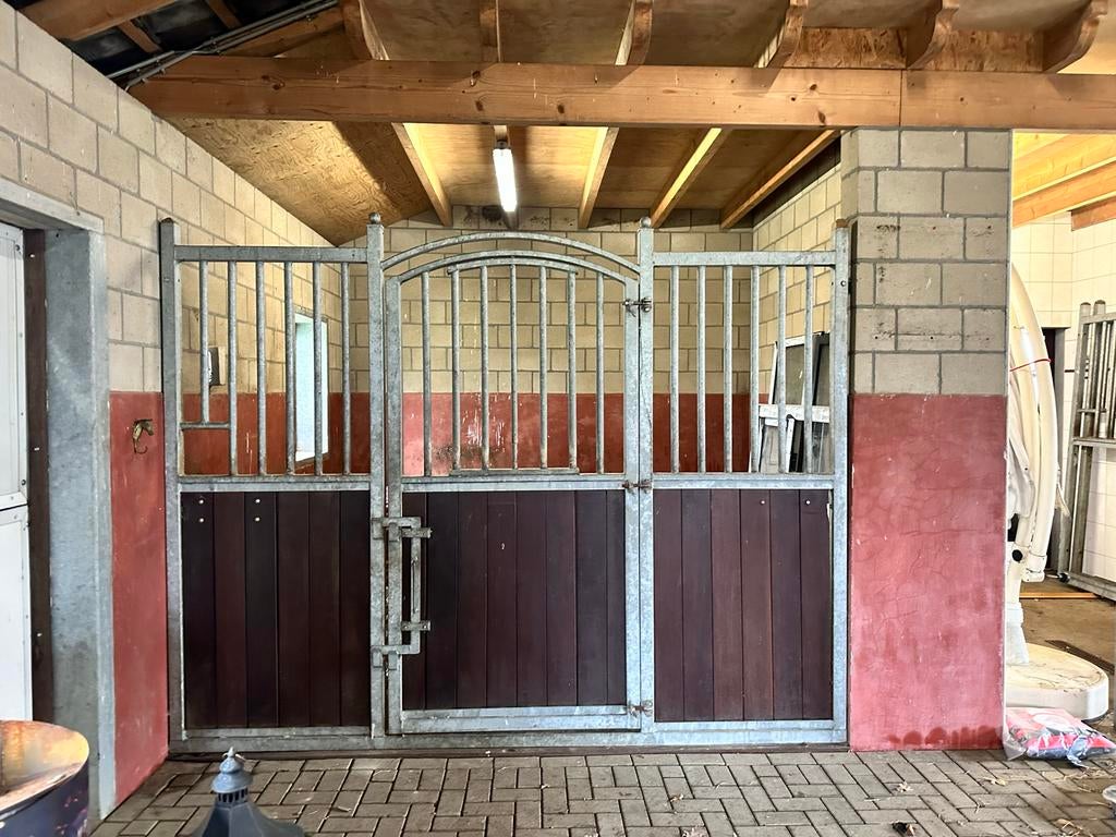 Staldeuren voor paarden, Meerdere dieren, 3 tot 6 jaar