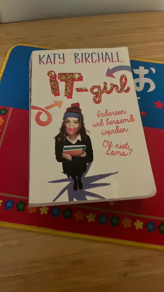 Katy Birchall - IT girl, Gelezen, Fictie algemeen, Ophalen of Verzenden, Katy Birchall