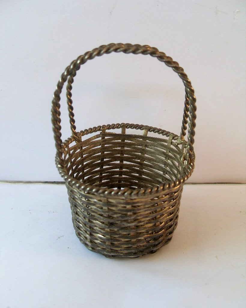 Klein zilveren mandje / zilverkleurig mand / zilver / metaal, Mand, Rond, Ophalen of Verzenden, Zo goed als nieuw