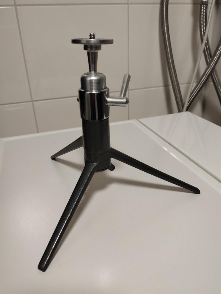 Vintage jaren vijftig Leitz Wetzlar klein tafel statief, Ophalen of Verzenden, Gebruikt, Driepoot