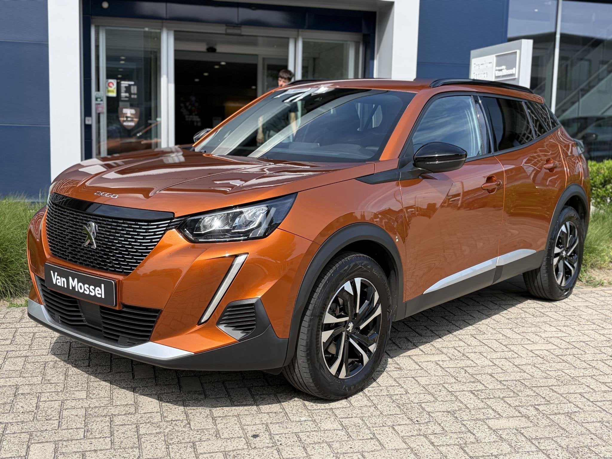 Peugeot 2008 130 Allure l Automaat l Trekhaak, Auto's, 12 maanden, Gebruikt, Euro 6, Leder en Stof