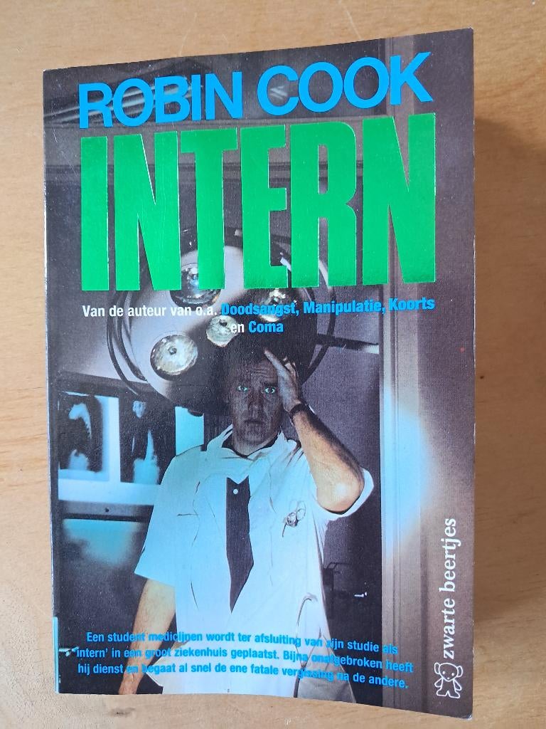 Robin Cook - Intern, Gelezen, Ophalen of Verzenden, Robin Cook, Amerika