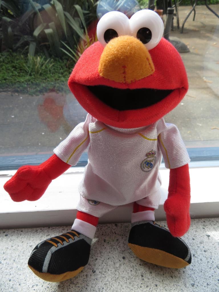 Elmo met sportkleding voetbal REAL MADRID meet ca 25 cm, Gebruikt, Overige typen, Ophalen of Verzenden, Wasbaar