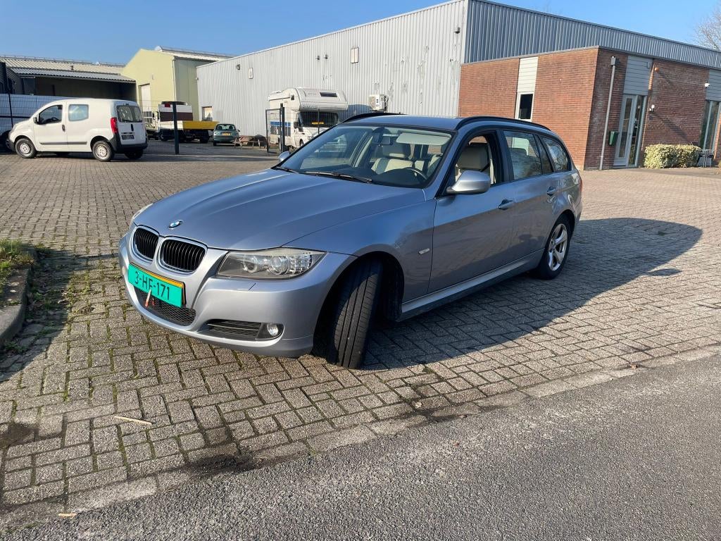 BMW 3-Serie 2.0 318 I Touring 2011 Blauw leer 3500 euro!!, Auto's, Achterwielaandrijving, Blauw, Handgeschakeld, 3-Serie