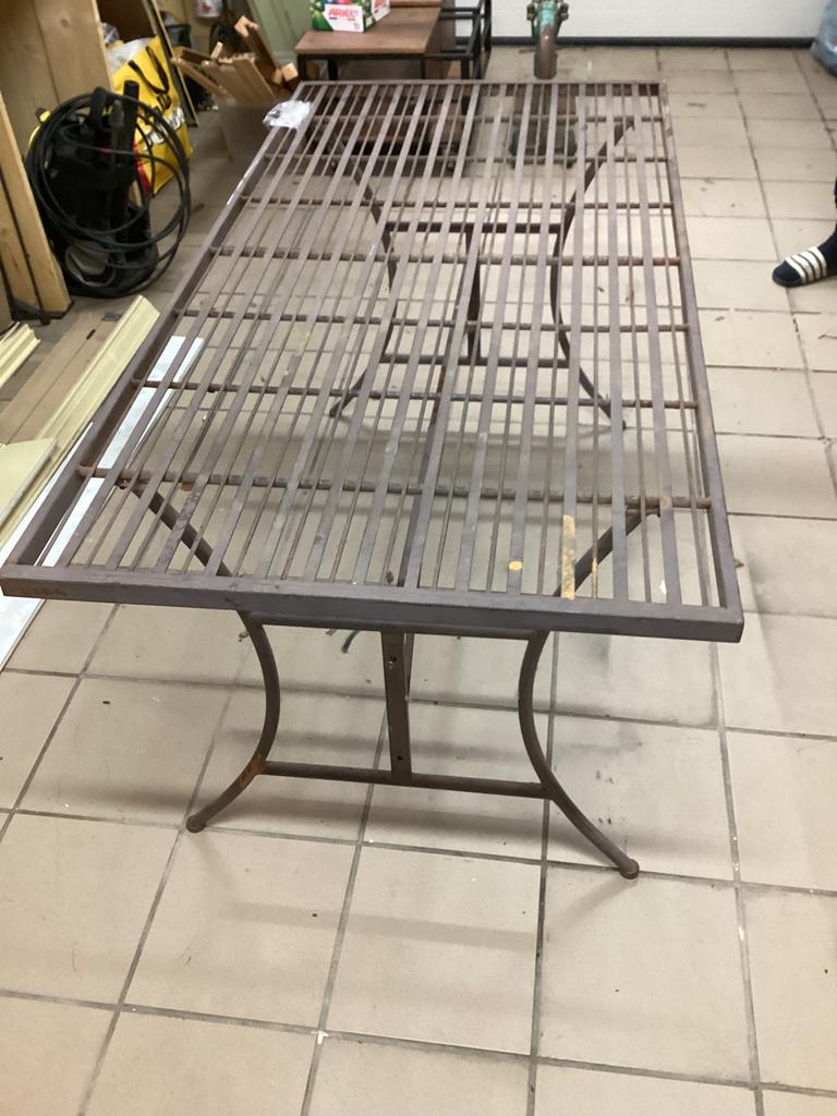 Ijzeren tuintafel, Ophalen, Zo goed als nieuw, Rechthoekig, Metaal