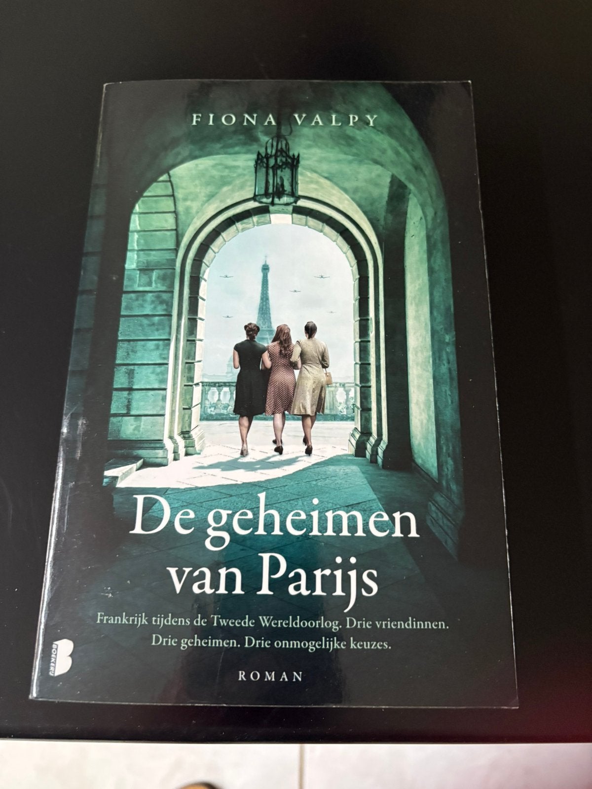 Fiona Valpy - de geheimen van Parijs, Ophalen of Verzenden, Zo goed als nieuw