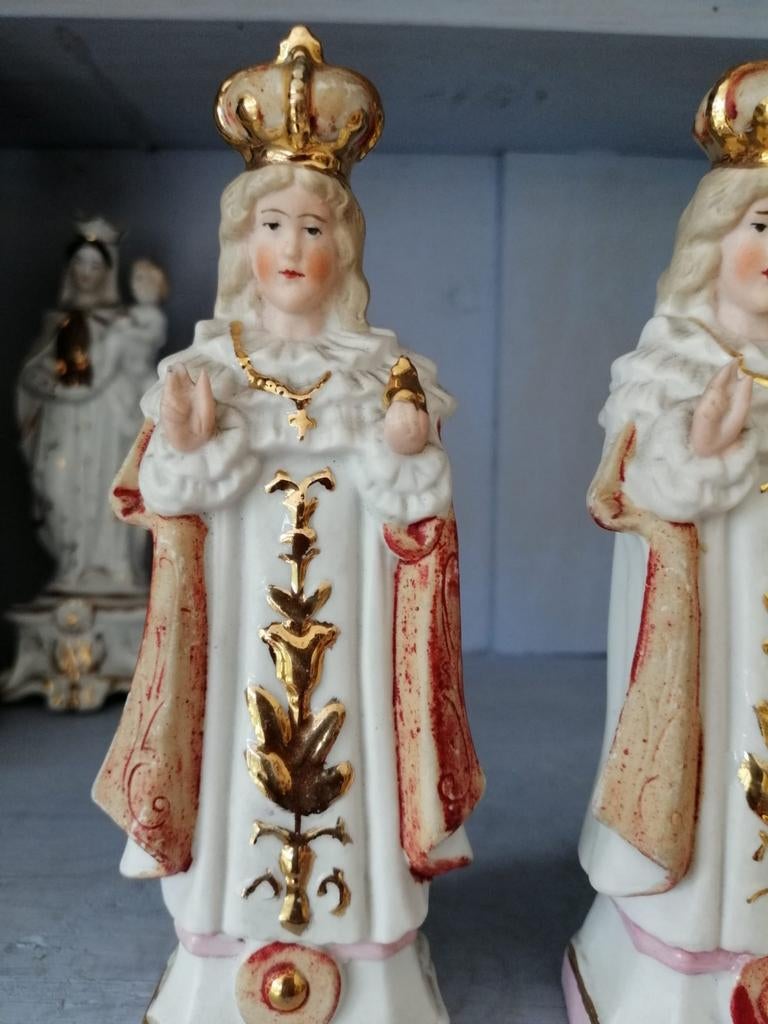 Koppel biscuit beeldjes kindje van Praag, Ophalen of Verzenden