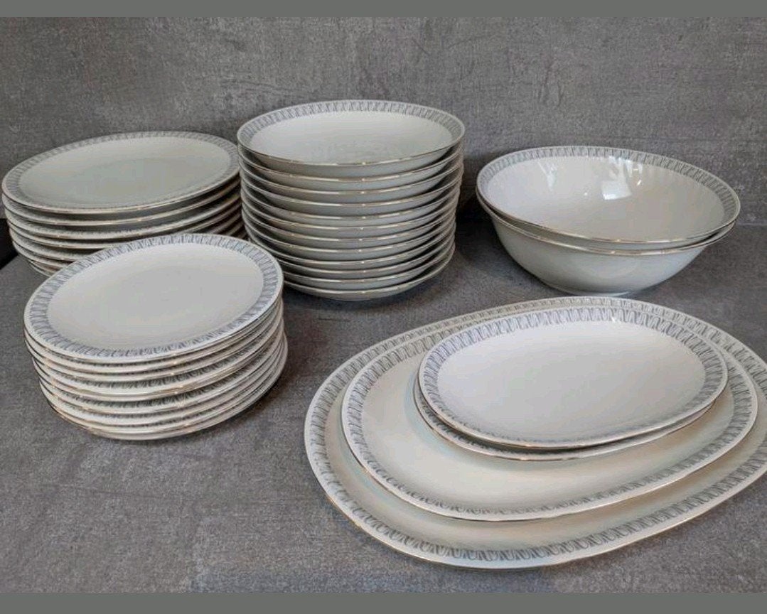 Hutschenreuther servies met gouden randje, Ophalen, Porselein, Overige stijlen
