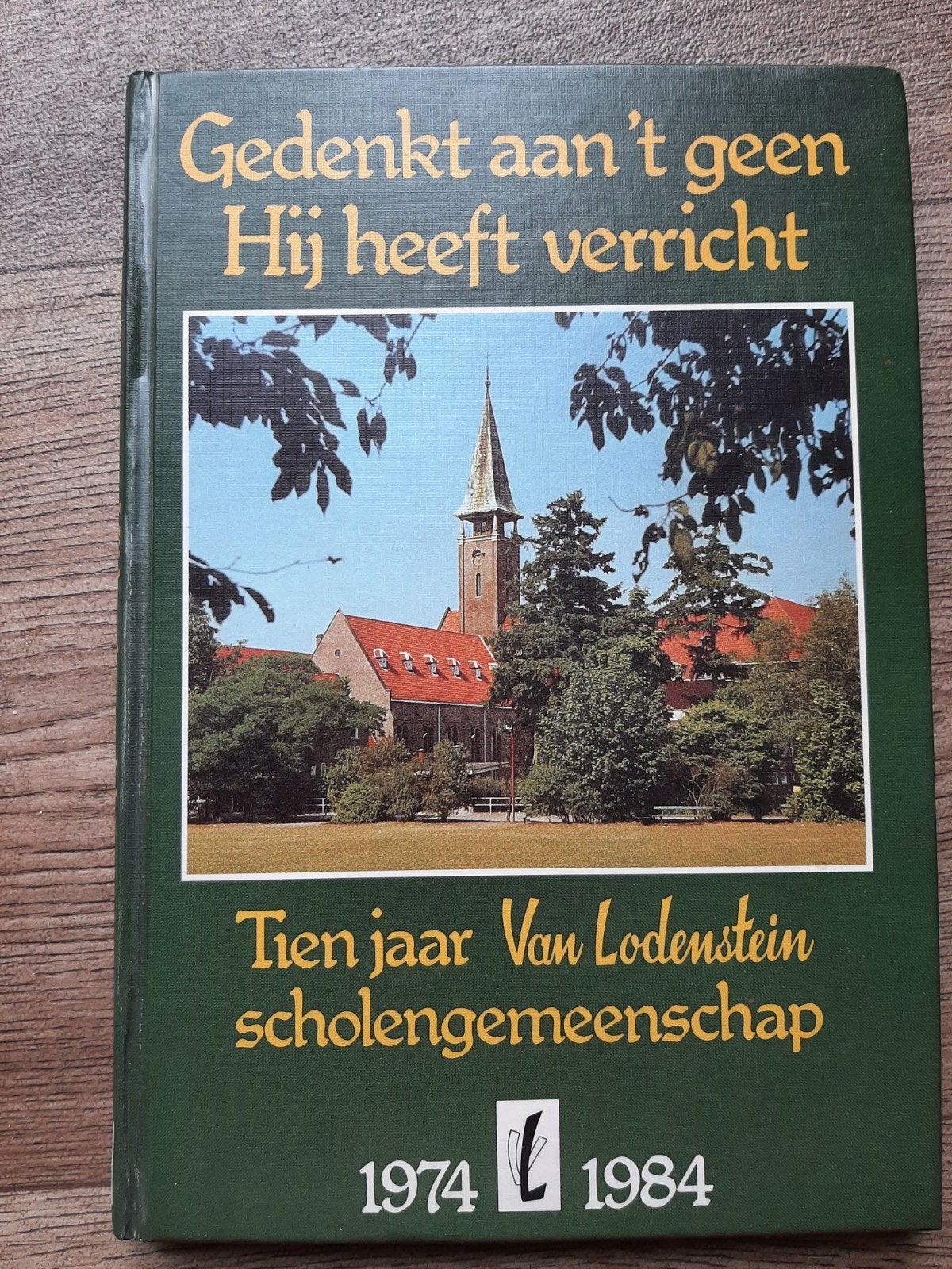 gedenkt aan 't geen Hij heeft verricht. tien jaar Van Lodens, Ophalen of Verzenden, Zo goed als nieuw