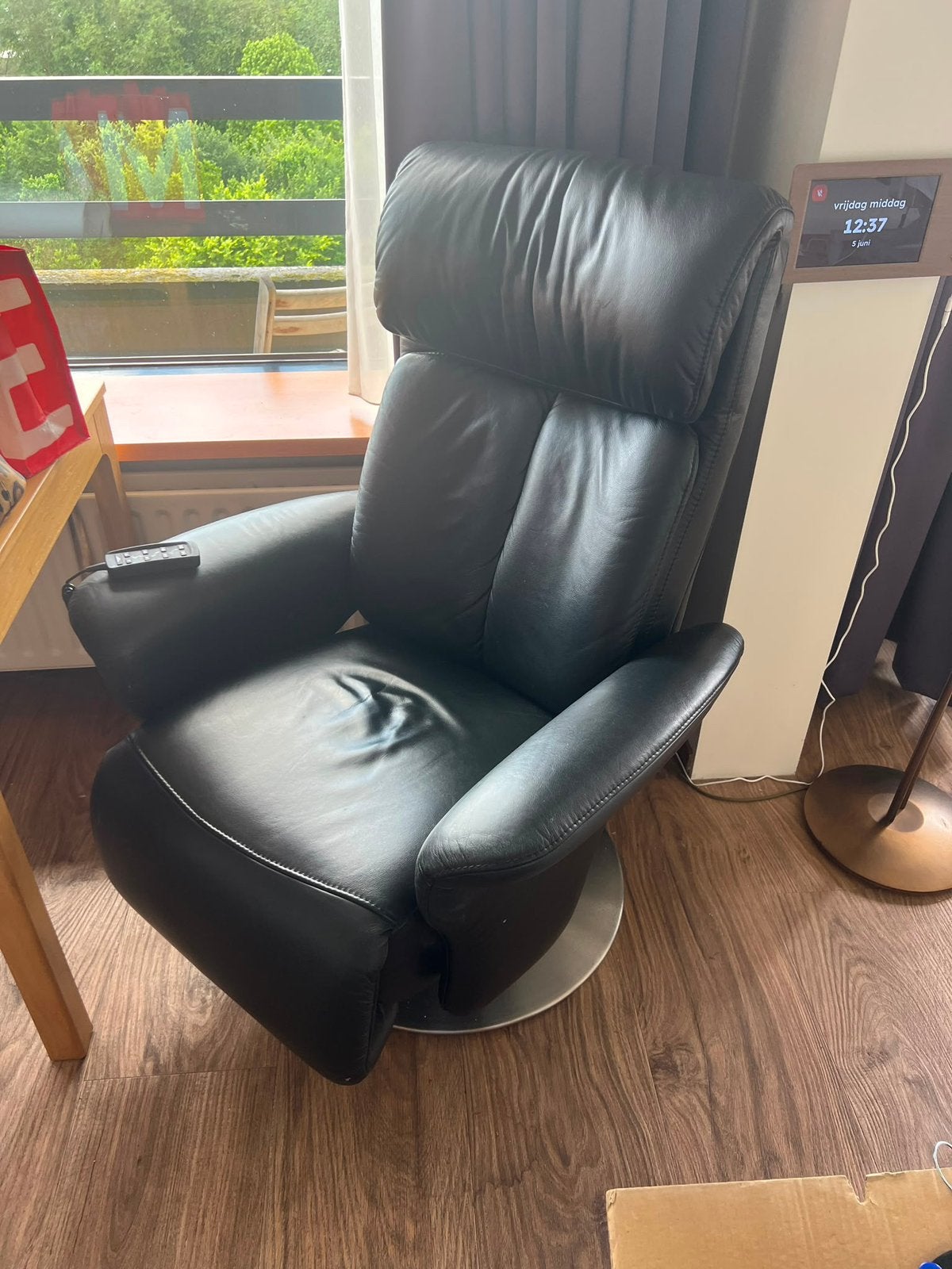 Luxe Elektrische Sta-op Relaxfauteuil mag nu weg voor 500, Ophalen of Verzenden, Zo goed als nieuw, 50 tot 75 cm, Leer