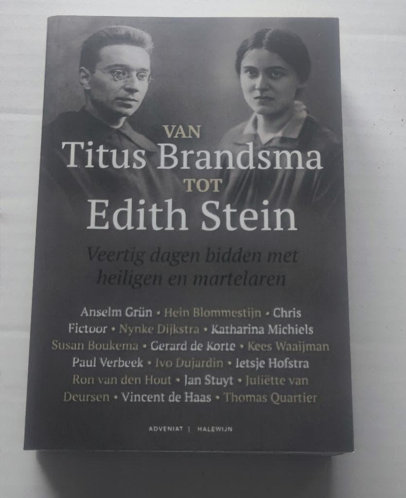 420 Boek Van Titus Brandsma tot Edith Stein - 2022, Antiek en Kunst, Ophalen of Verzenden, Diverse auteurs