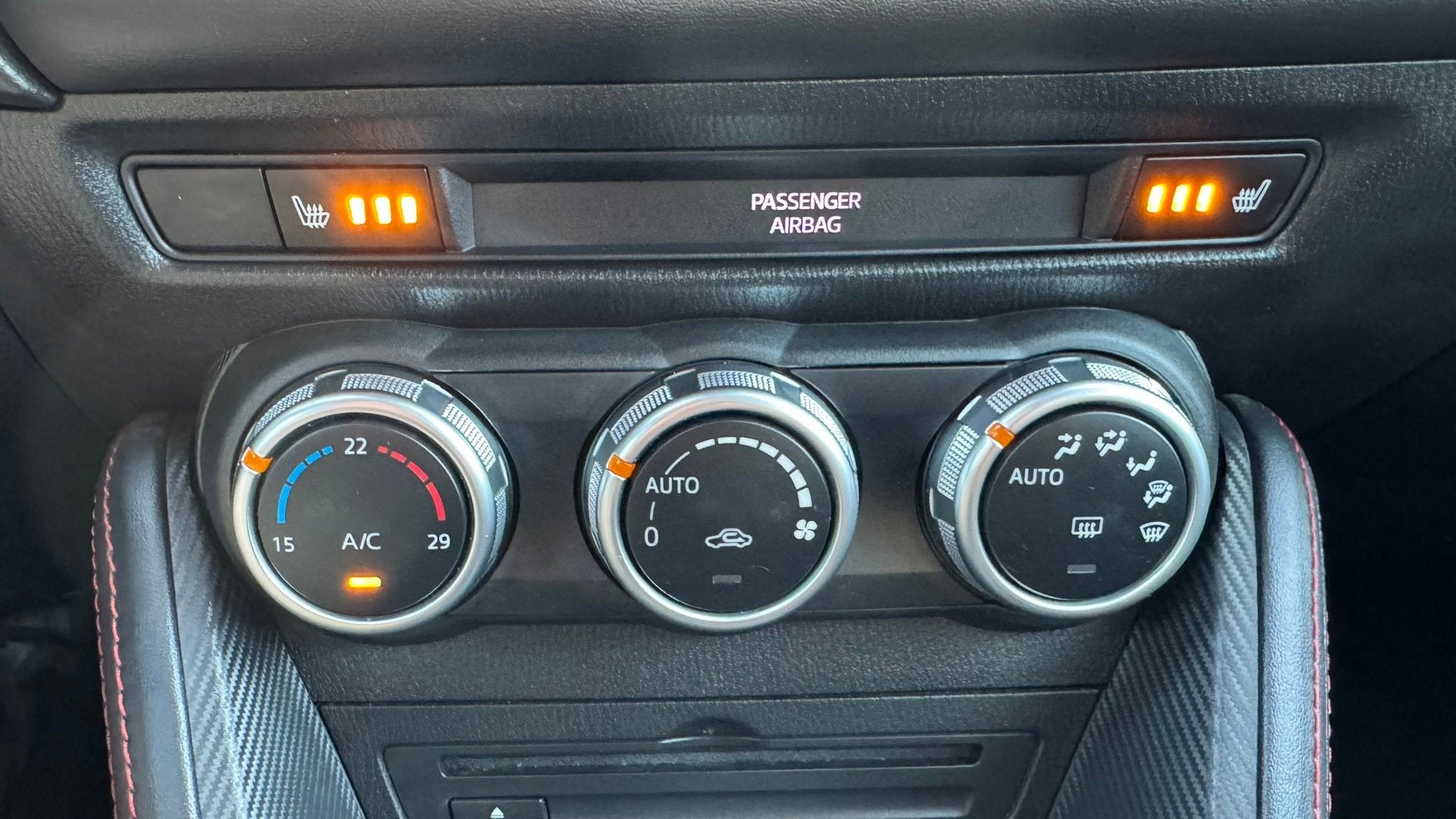 Mazda 2 1.5 Skyactiv-G GT-M Navi PDC Clima Cruise All-Season, Auto's, Keurmerk '100% Onderhouden', Stof, Wit, Bedrijf