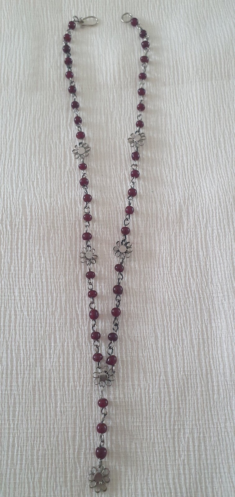 Vintage ketting met granaat en bloemdetails, Gebruikt, Ophalen of Verzenden, Steen of Mineraal, Met edelsteen