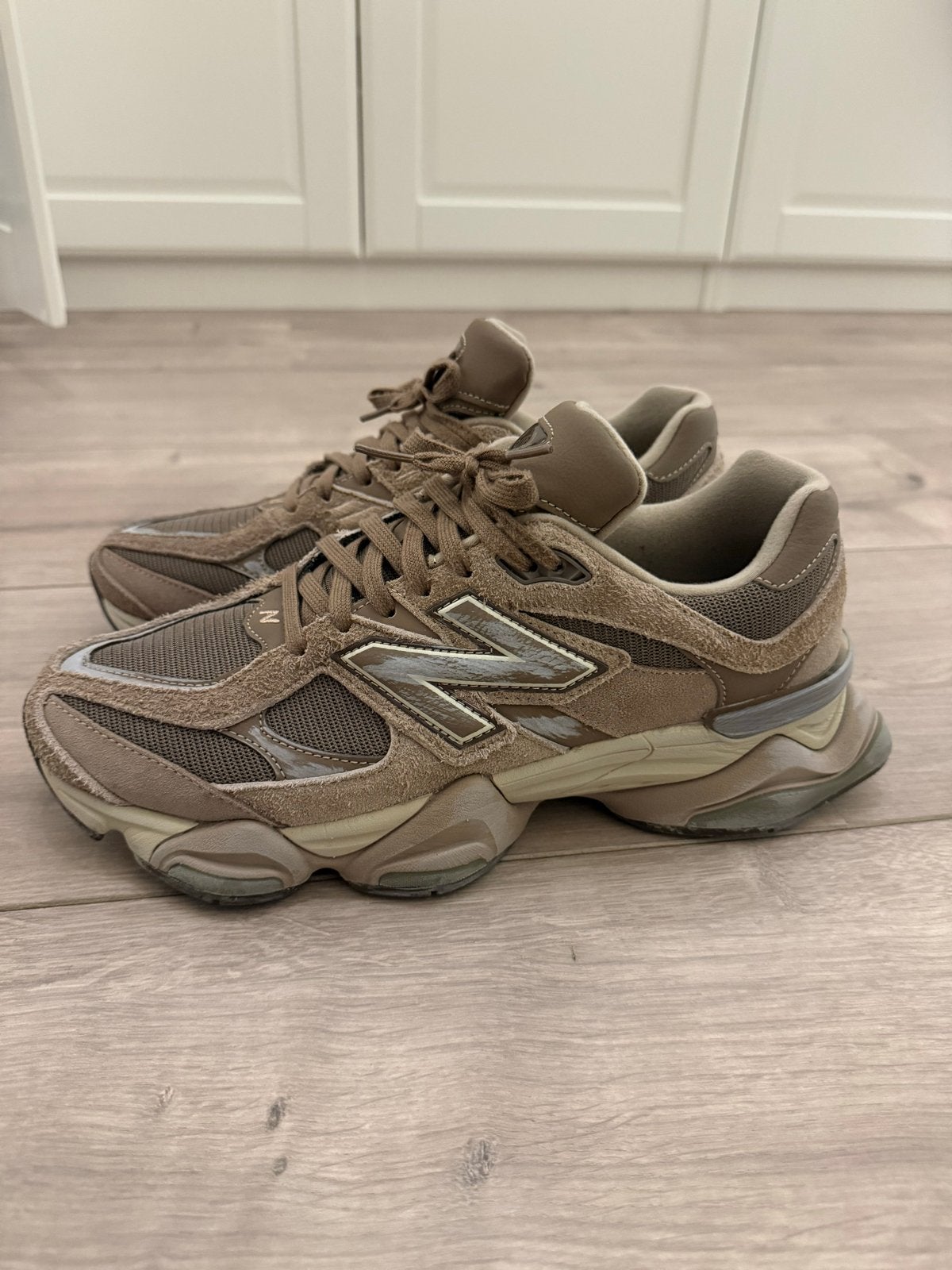 New Balance 9060 Sneakers maat 45 Zo goed als nieuw, Kleding | Heren, Ophalen of Verzenden, Zo goed als nieuw, Bruin, Sneakers of Gympen