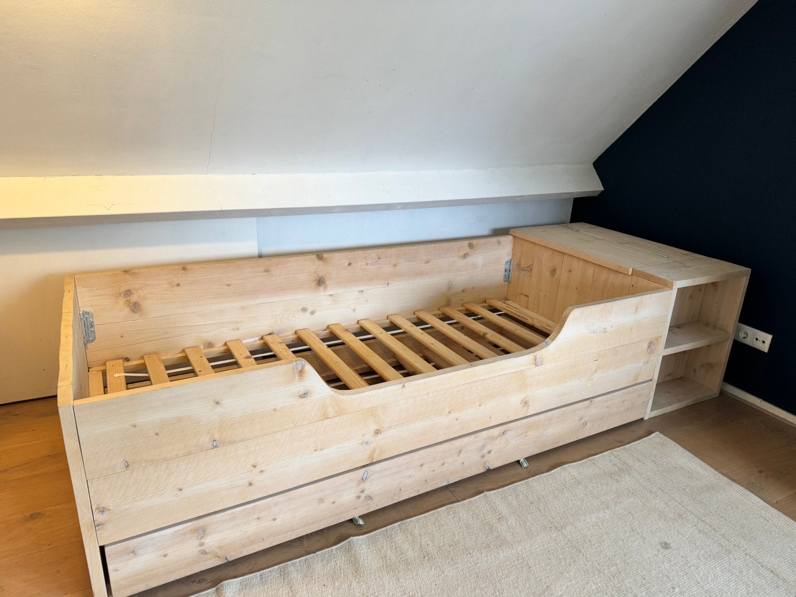 Houten kajuitbed met uitschuifbaar logeerbed en extras, Ophalen, 180 cm of meer, 85 tot 100 cm, Lattenbodem