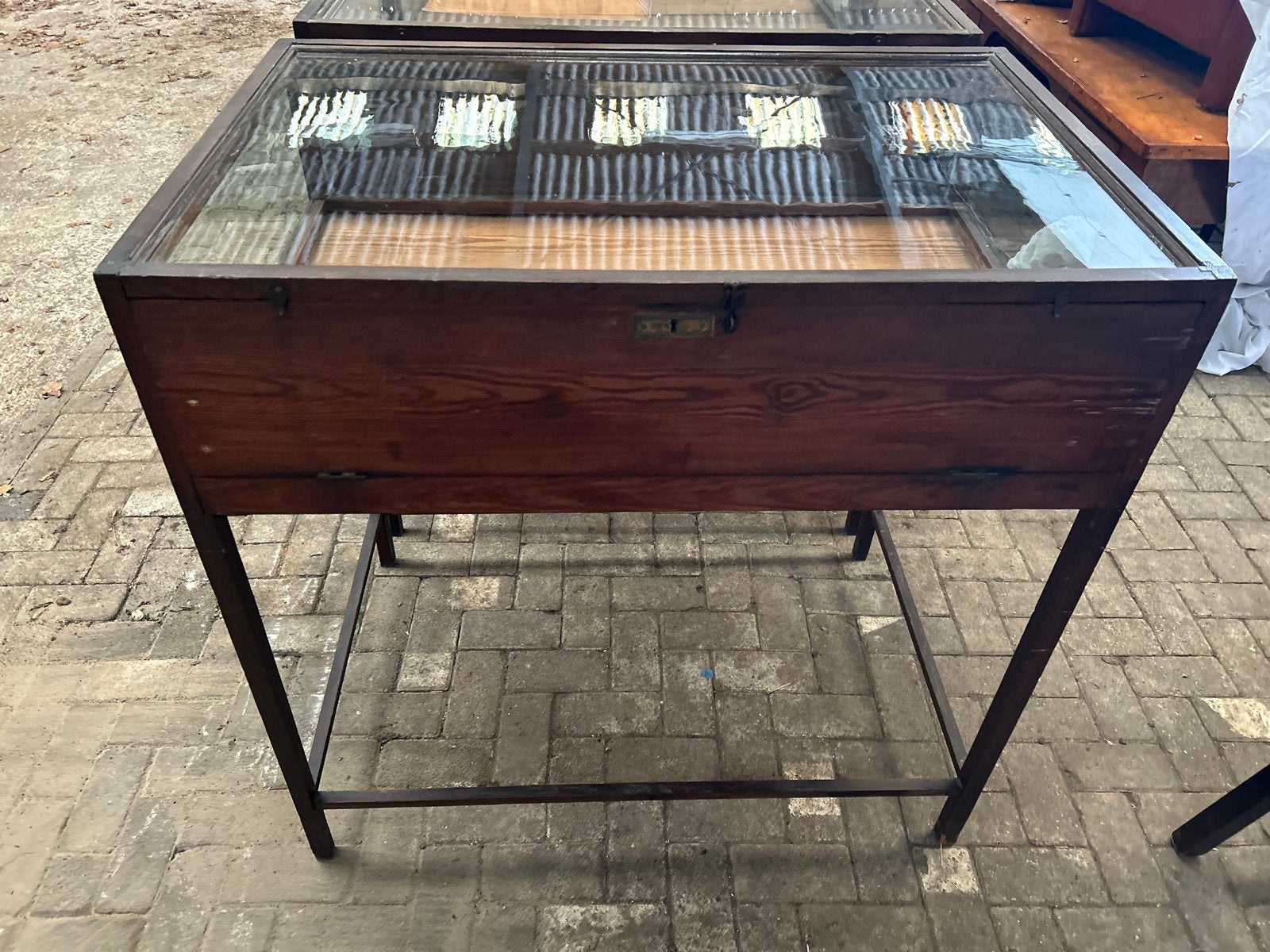 8 Prachtige Oude Vitrine / Museum Kasten, Ophalen