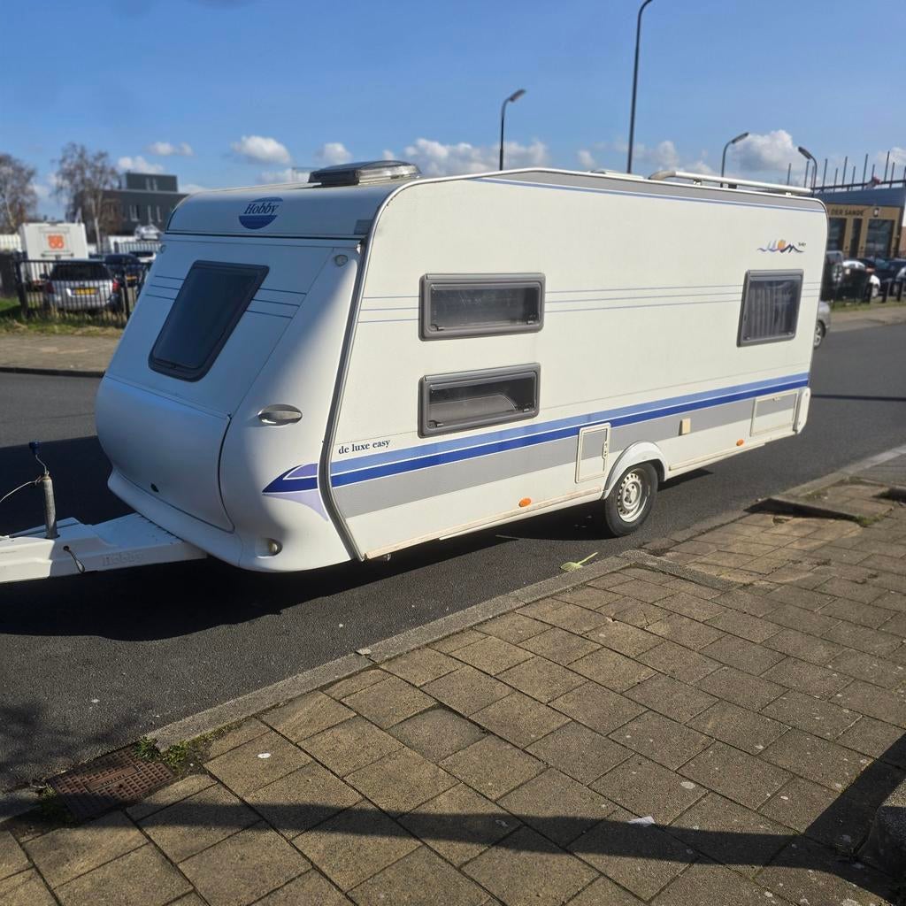 Hobby 495 UK 2003 met stapelbed en voortent (((zondag open)), Caravans en Kamperen, Caravans, Stapelbed, Rondzit, Hobby, Particulier