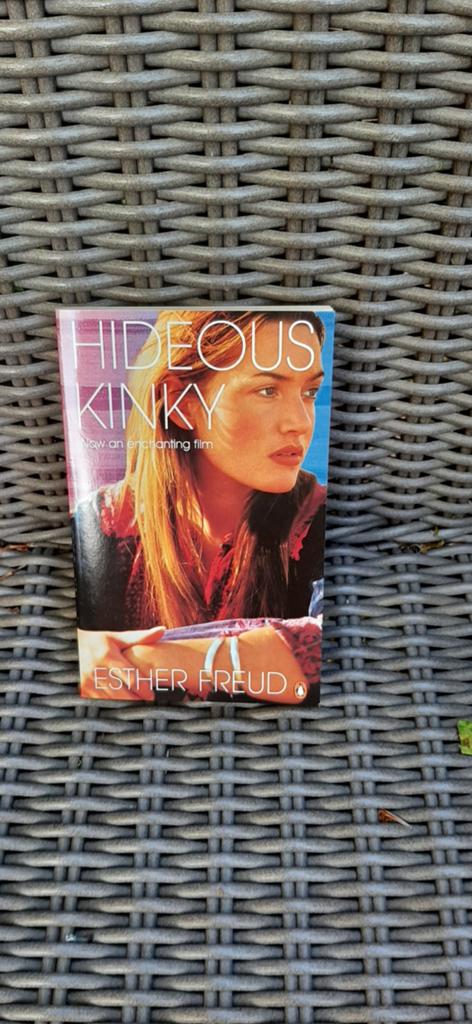 Hideous Kinky - Esther Freud (Engelstalig), Ophalen of Verzenden, Gelezen, Esther Freud, Europa overig