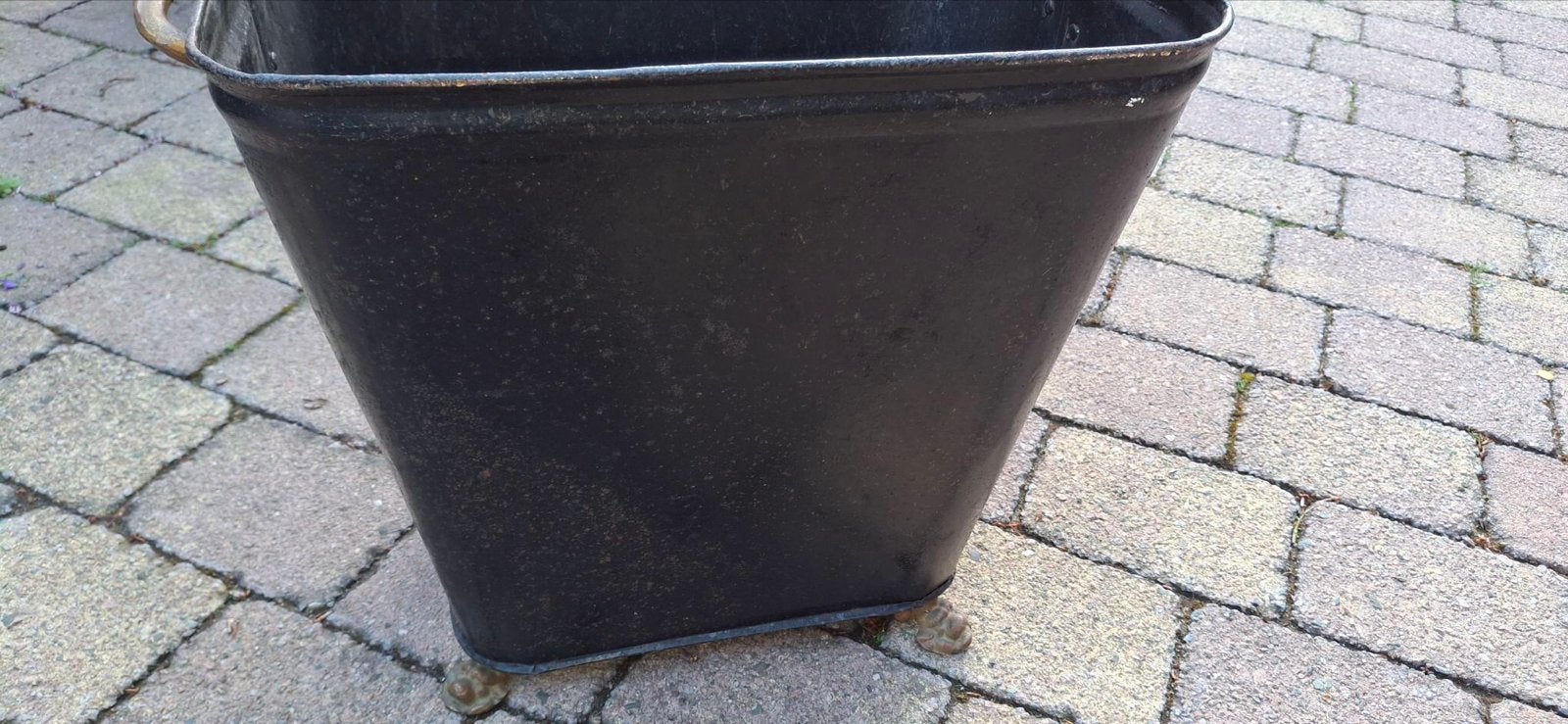 Antieke turfbak / houtbak met messing kleurige handvatten, Ophalen