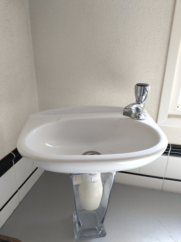 Fonteintje met kraan  3 stuks, Doe-het-zelf en Verbouw, Ophalen, Gebruikt, Steen, Wastafel