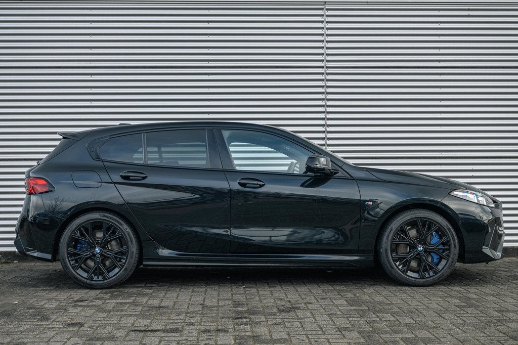 BMW 1 Serie M135 xDrive High Executive Automaat / Panoramada, Auto's, BMW, 1998 cc, 1525 kg, Gebruikt, 4 cilinders