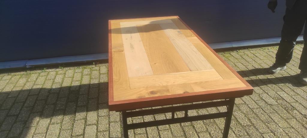 Klaptafel met houten blad en metalen onderstel, Huis en Inrichting, Tafels | Eettafels, Ophalen of Verzenden