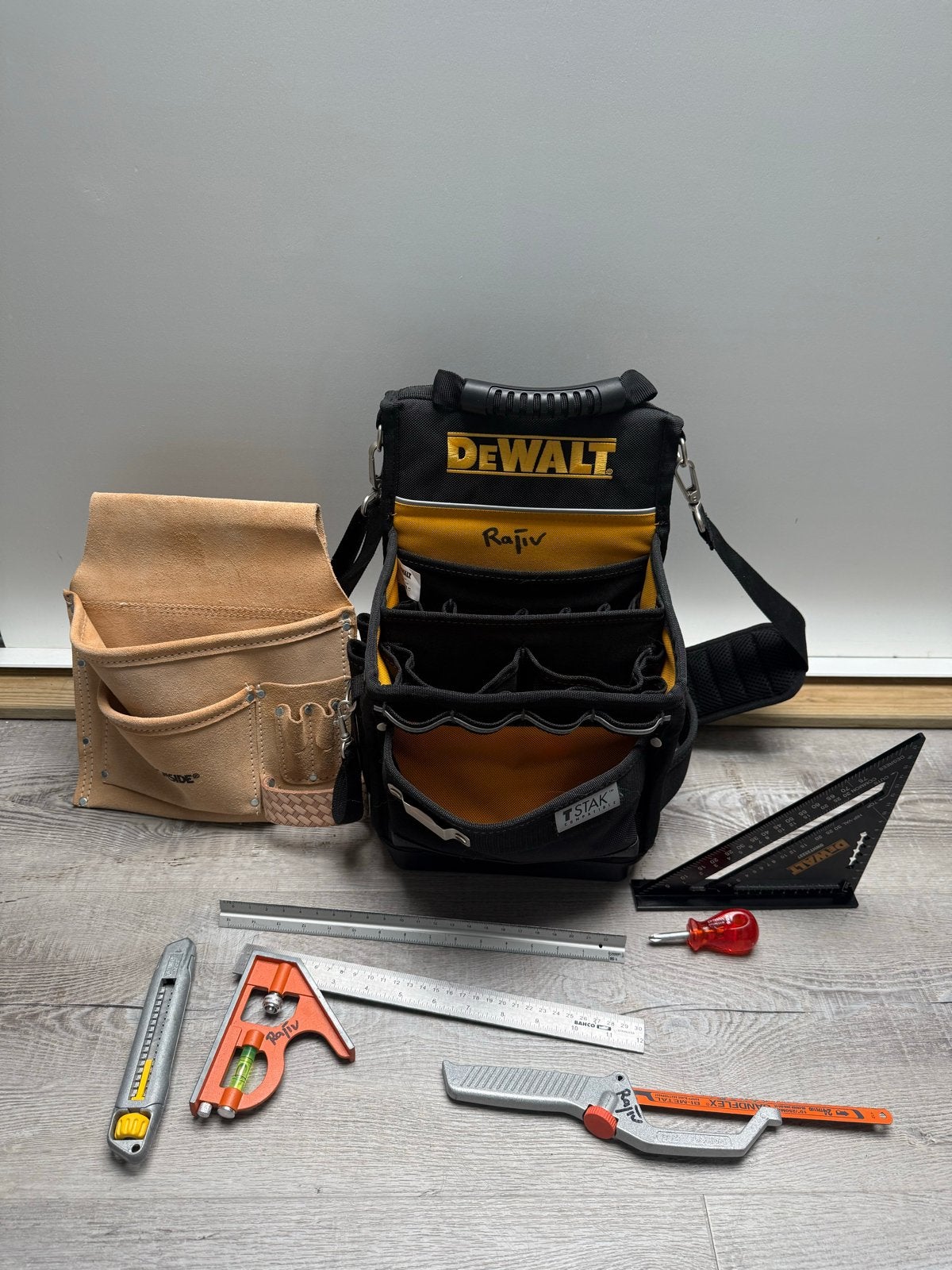 Nieuwe DeWalt tas, Ironside schort en klein gereedschap, Doe-het-zelf en Verbouw, Ophalen of Verzenden, Nieuw, Gereedschapsopslag