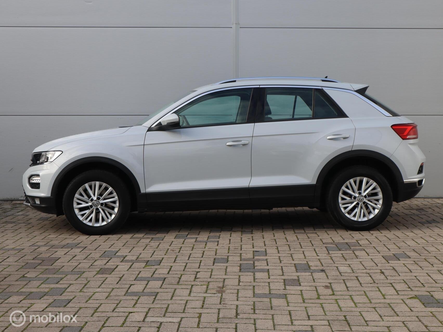 Volkswagen T-Roc 1.0 TSI Style Lane ACC Clima Trekhaak BTW a, Auto's, Voorwielaandrijving, Dealer onderhouden, Stof, Gebruikt