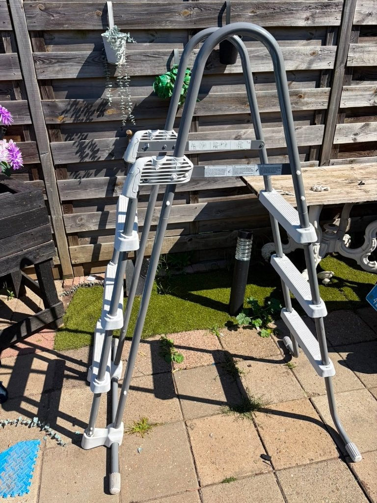 Zwembad trap, Ophalen