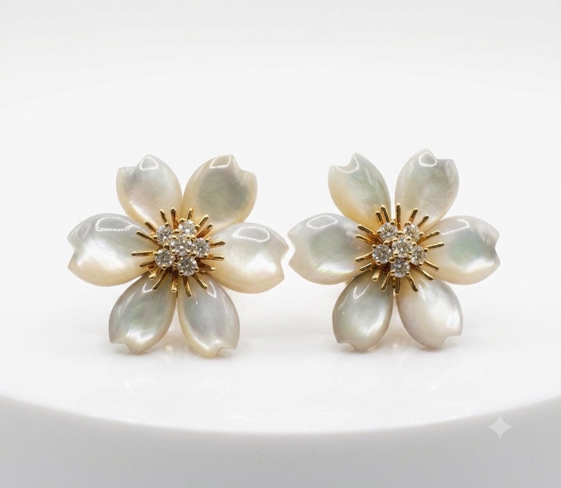 Van Cleef & Arpels Rose de Noël Diamanten Oorbellen, Ophalen of Verzenden, Zo goed als nieuw, Met edelsteen, Knopjes of Stekers