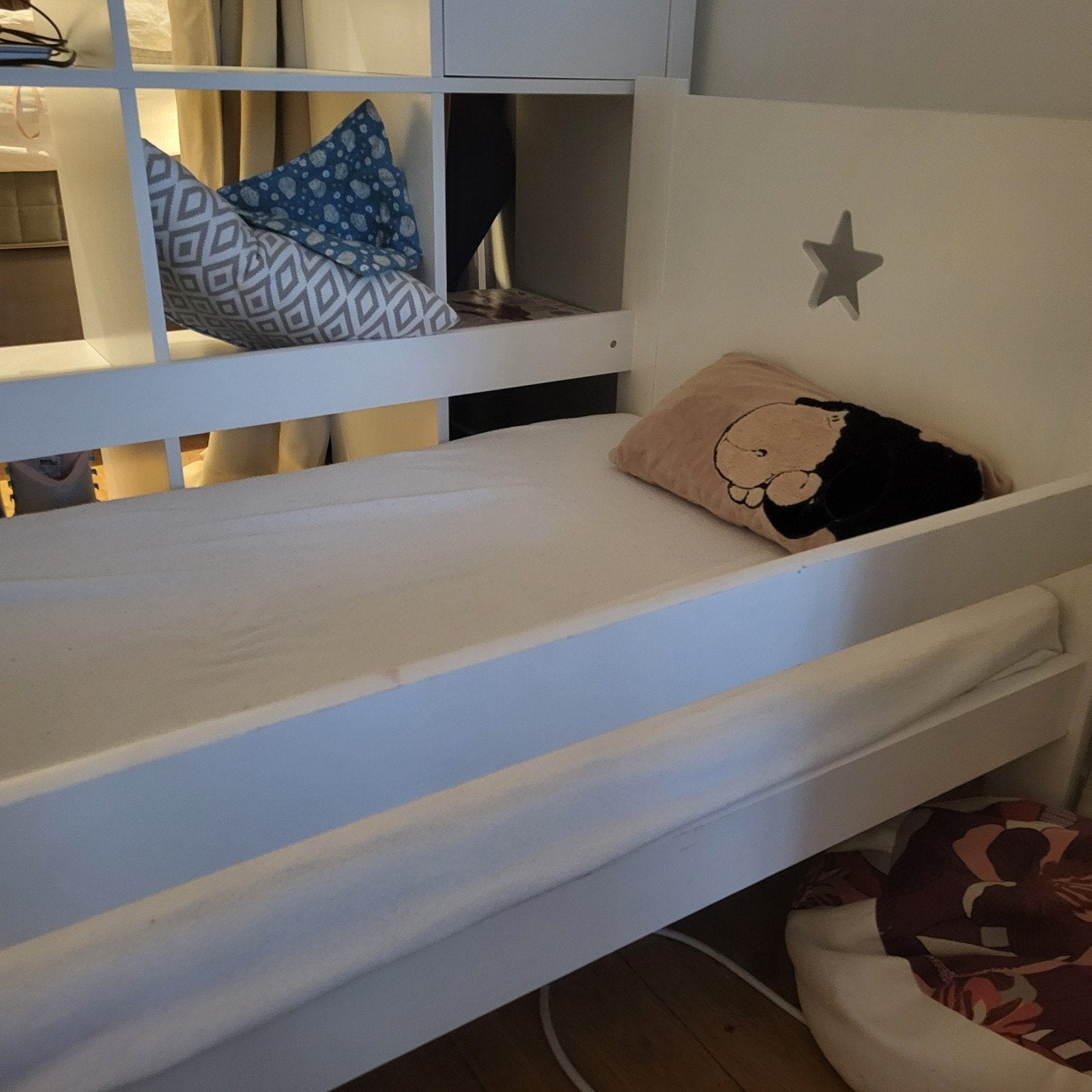 Wit kinderbed met sterren, zonder mattras, Ophalen, Gebruikt, 70 tot 85 cm, Lattenbodem
