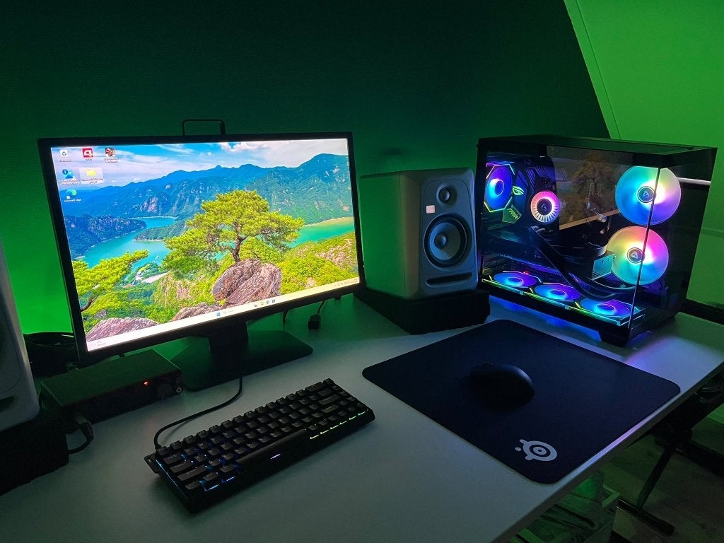 Gaming (e-sports) Setup (5800X - 9060XT - 32GB - 512GB SSD), 32 GB, Custom Build, Zo goed als nieuw, AMD Ryzen 7